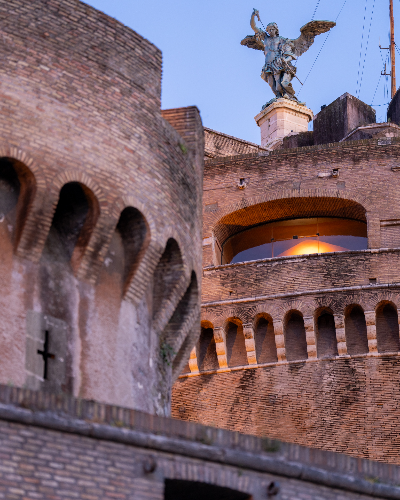 Castel Sant'Angelo e i suoi mille volti. Il connubio tra architettura e archeologia dalla fondazione del Mausoleo ai Capricci piranesiani